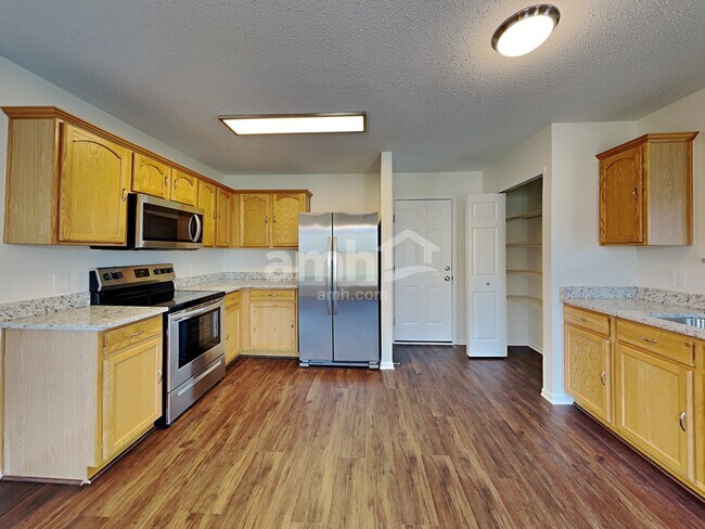 Building Photo - 3230 Brandenburg Dr