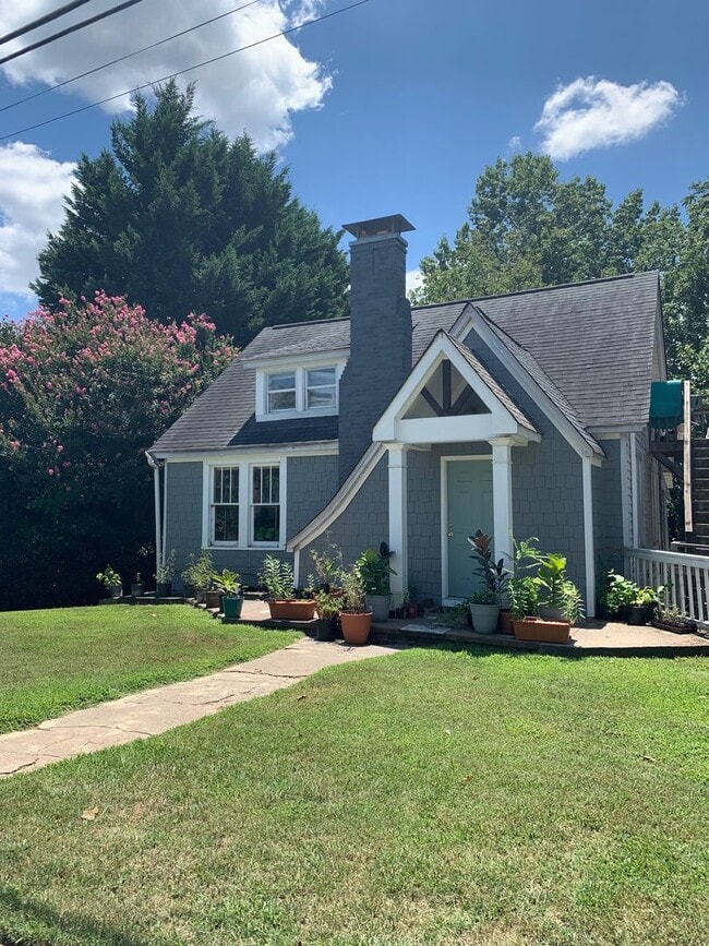 Building Photo - 421 Piedmont Rd