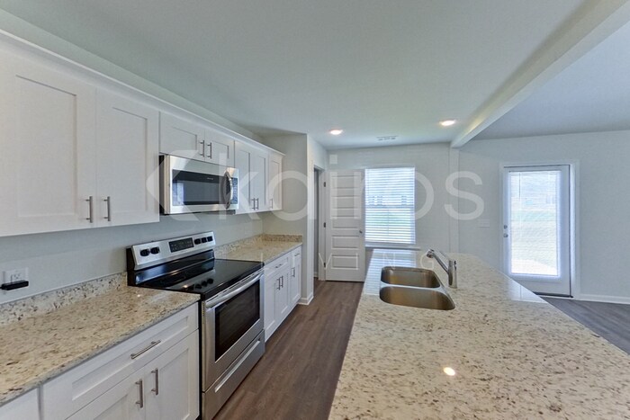 Building Photo - 204 Redwood Ct
