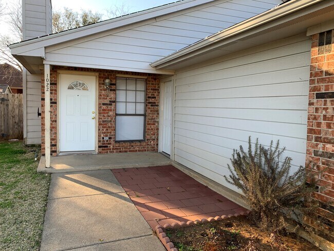 Primary Photo - 1022 Irene St