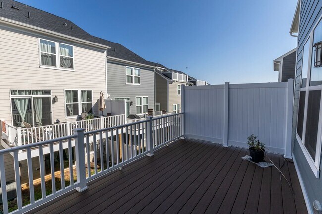 Building Photo - 3430 Montague St