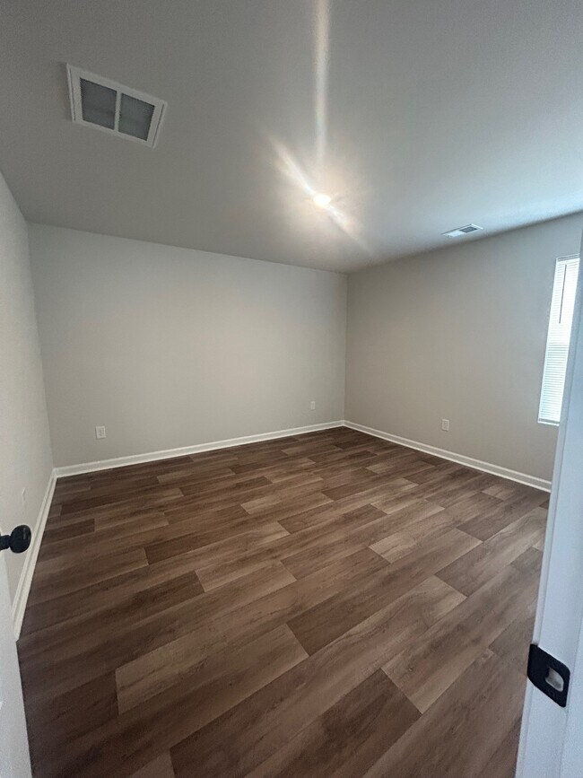 Building Photo - 1732 King Oaks Lp