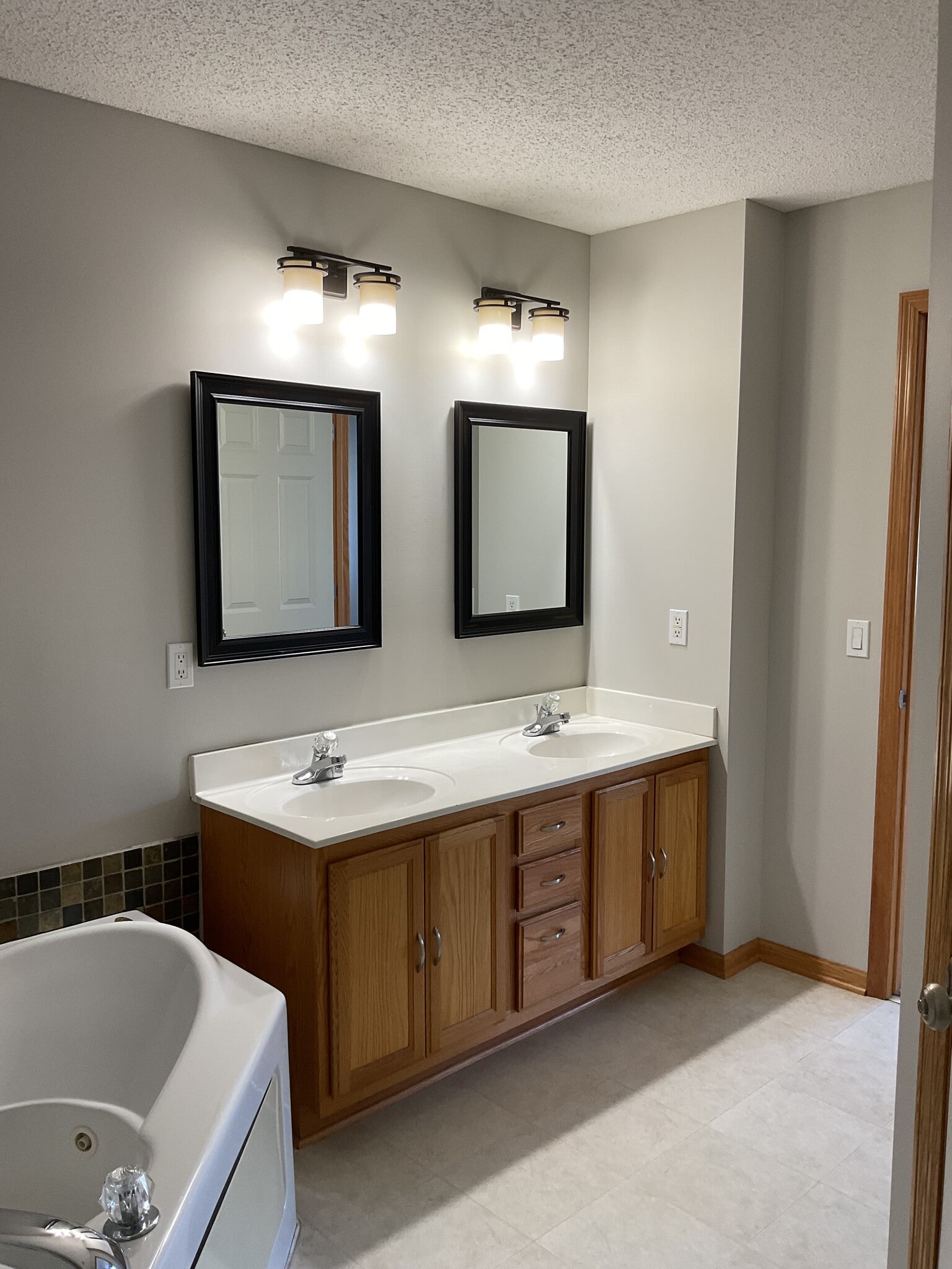 Double Vanity - 17366 River Birch Pl