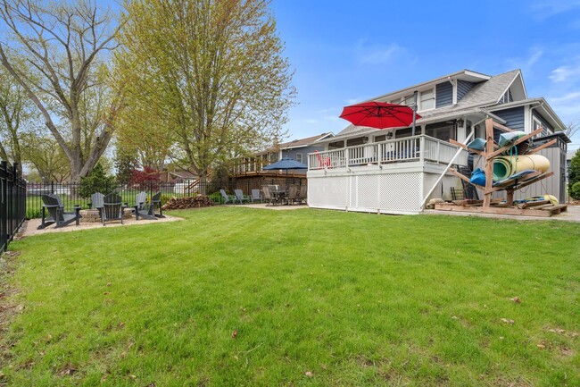 Building Photo - 2405 Grove Ln