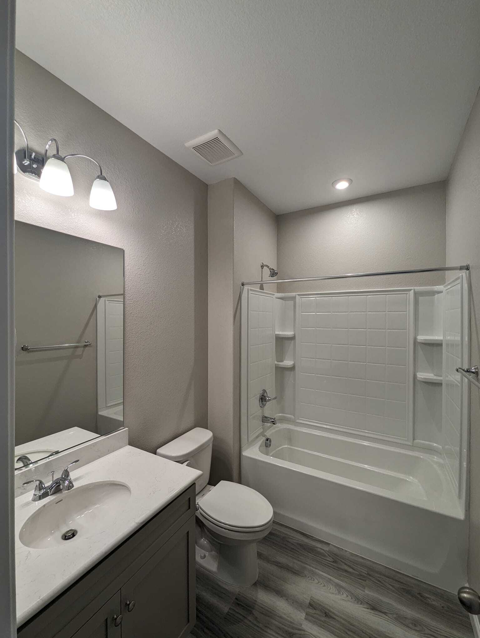 Full bath - 578 Pleasant Dr