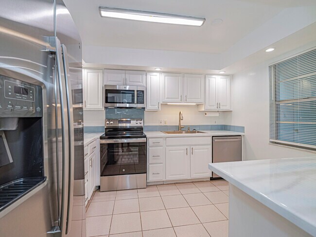 Building Photo - 600 Royal Palm Blvd
