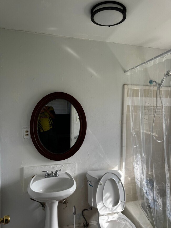 Building Photo - 5526 Stonewall St