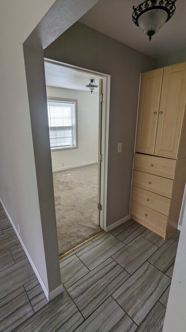 Building Photo - 1007 Della Ave