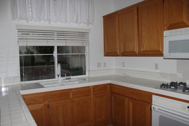 Building Photo - 39 Whispering Pine