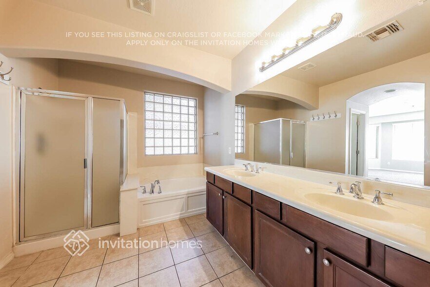 Building Photo - 5405 W Siesta Way