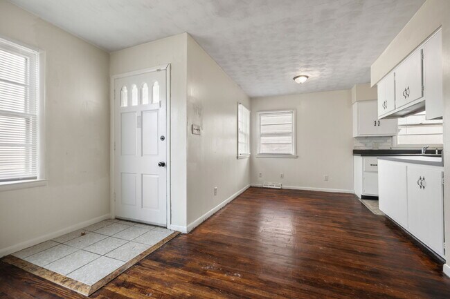 Building Photo - 3337 Houston St