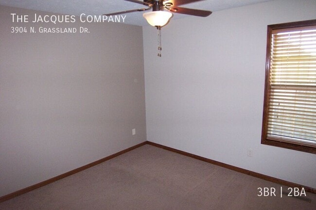 Building Photo - 3904 N Grassland Dr