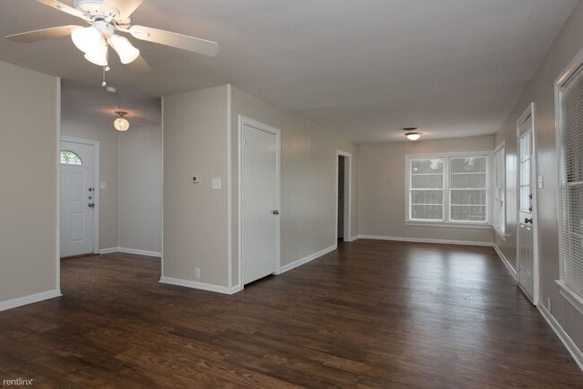 Building Photo - 301 Francis Dr