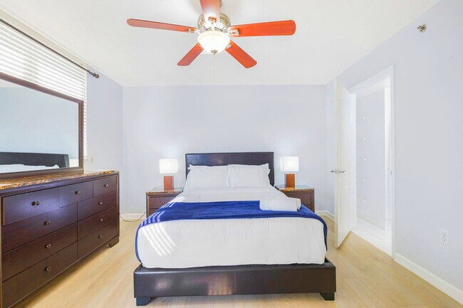 Building Photo - 1 SE 12th St