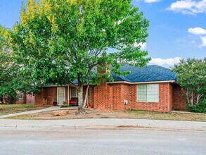 Building Photo - Beautiful Duplex Near End of a Quiet Cul-de-sac in Lubbock Cooper ISD!