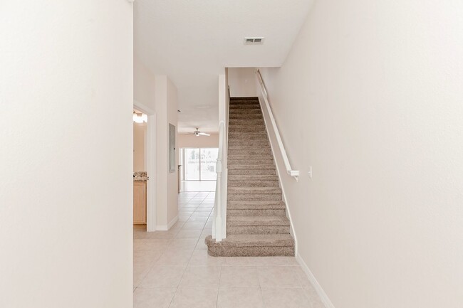 Building Photo - LEASING INCENTIVE!!!!!Gorgeous 3 Bed Townh...