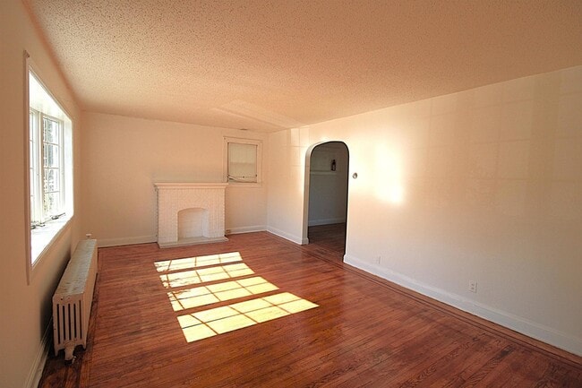 Building Photo - 14 Raydol Ave