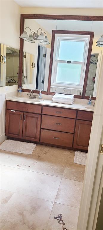 Building Photo - 10906 W Cove Harbor Dr