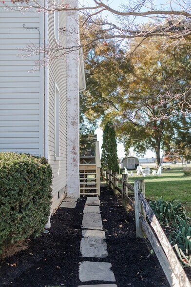 Building Photo - 6018 Carpenter St