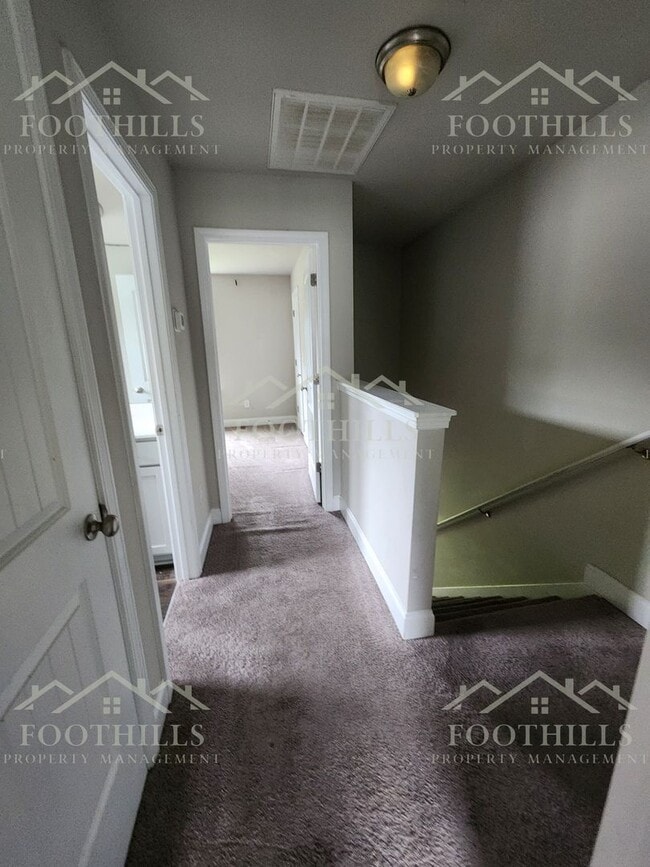 Building Photo - 102 David St