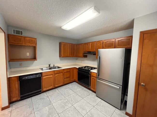 Building Photo - 2904 Alpine Pl