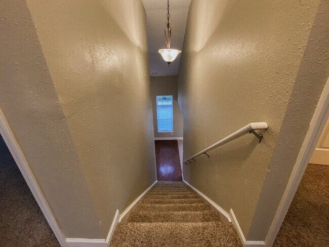 Building Photo - Welcome home to this charming 4-bedroom, 2.5-bath home in Noblesville!