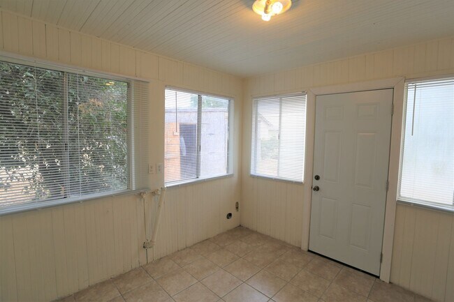 Building Photo - Country Living in the City