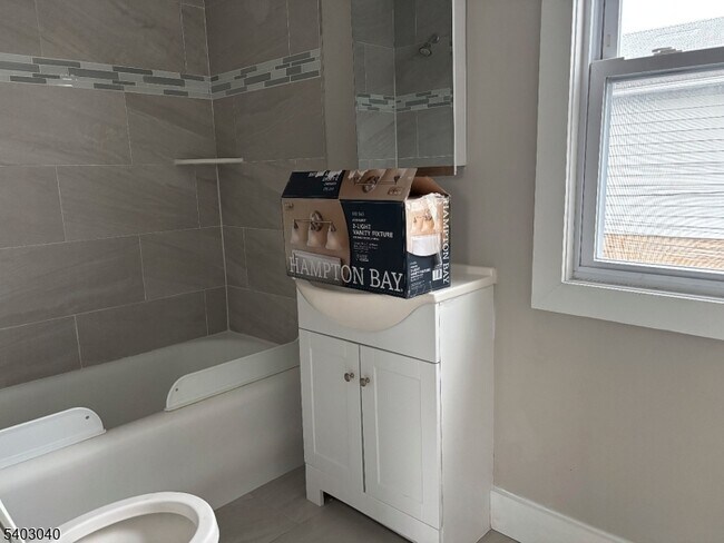 Building Photo - 355 River Dr