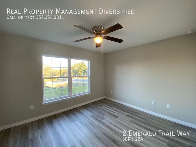 Building Photo - 2 Emerald Trail