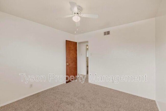 Building Photo - 3503 Montclaire Dr NE