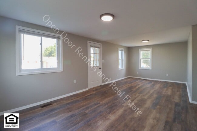 Building Photo - 1801 Dallas St