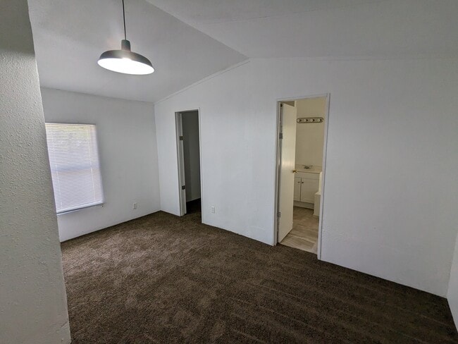 Building Photo - 103 Cardinal Ln