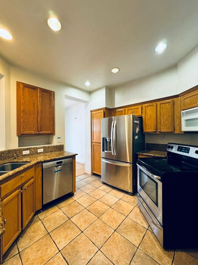 Building Photo - 10739 Dulsie Ln