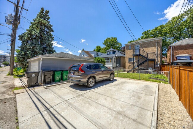 Building Photo - 3109 Grove Ave