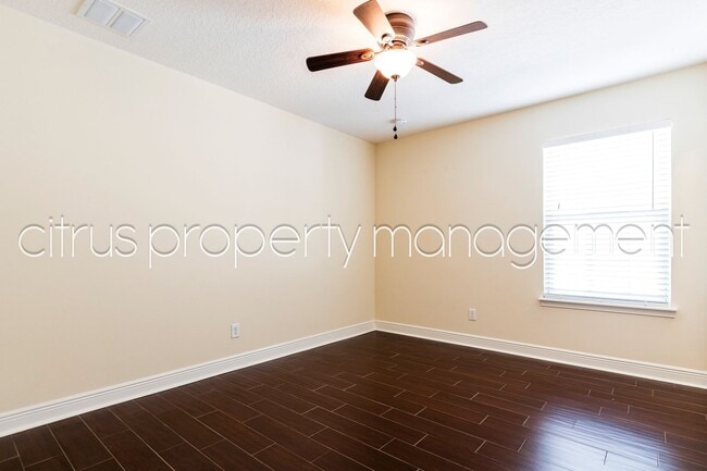 Building Photo - Beautiful, Spacious 3/2.5 in Wadeview Park