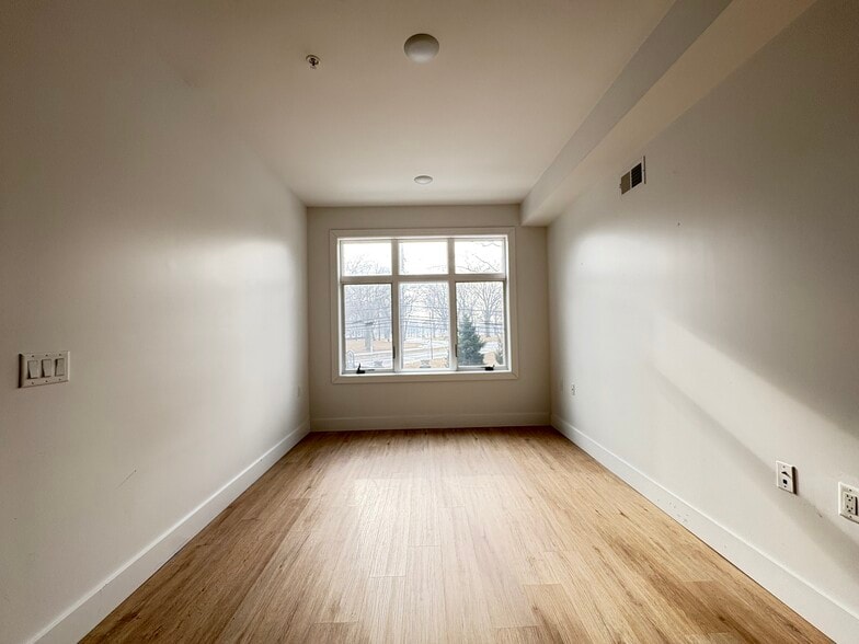 Building Photo - 276 Duncan Ave