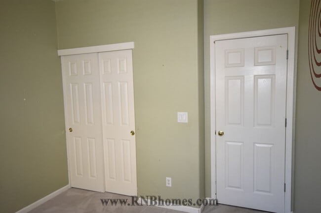 Building Photo - 133 Marinette Ct