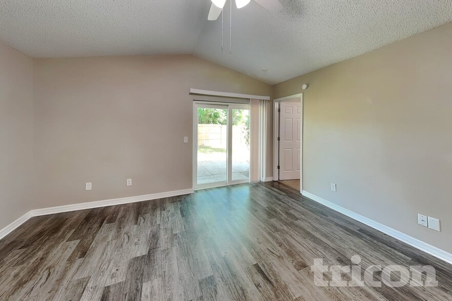 Building Photo - 947 Sandywood Dr