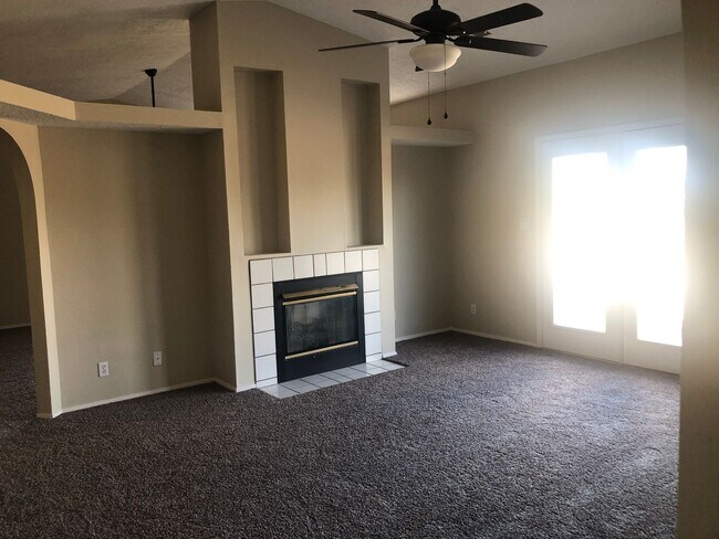 Building Photo - 2621 Sandia Loop NE