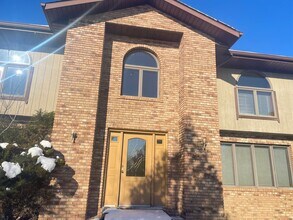 Building Photo - Executive style Home
