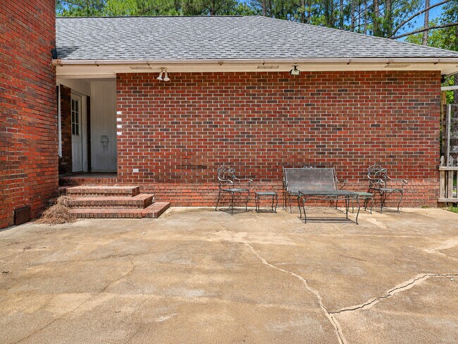 Building Photo - 127 Pine Bluff Dr