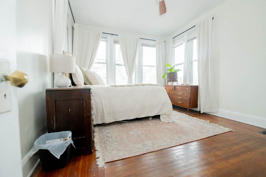 Building Photo - 1628 De Sales Ln