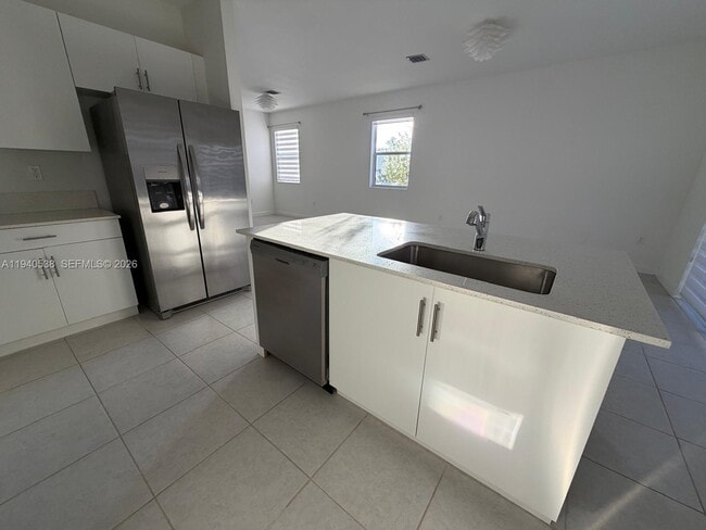 Building Photo - 2631 SE 11th St