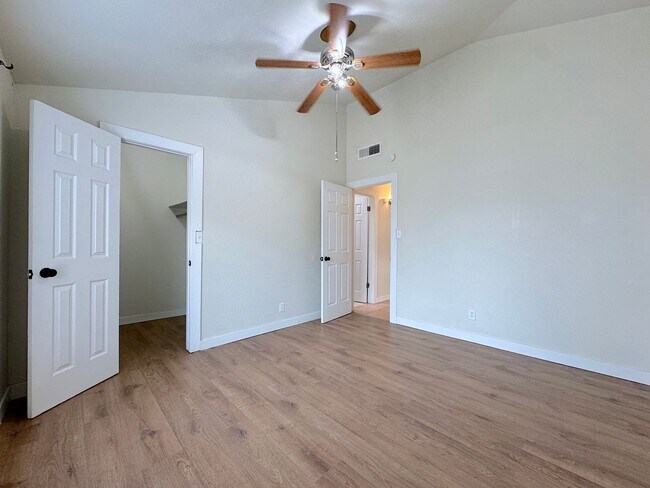 Building Photo - Northeast El Paso 2 bed Refrig A/C Duplex