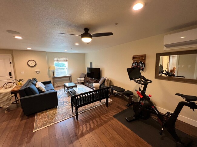 Building Photo - 4 Bed / 3.5 Bath | Crocker Village Brownst...