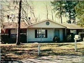 Building Photo - Brick home in Greenhurst Subdivision