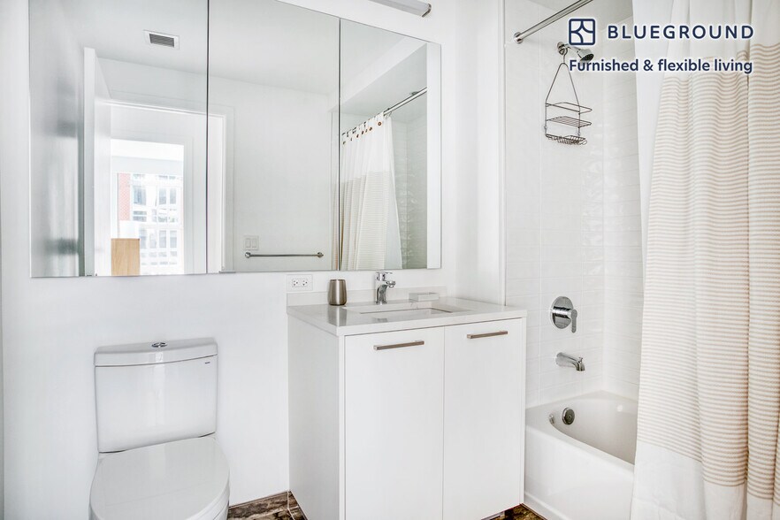 Building Photo - 949 1st St SE