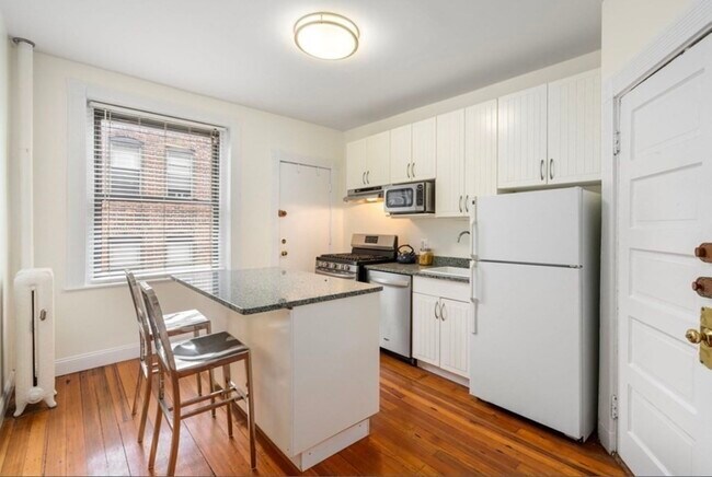 Building Photo - 382 Riverway St