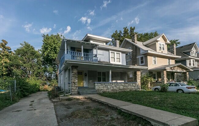 Building Photo - 3434 Chestnut Ave