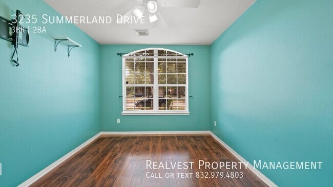 Building Photo - 3235 Summerland Dr